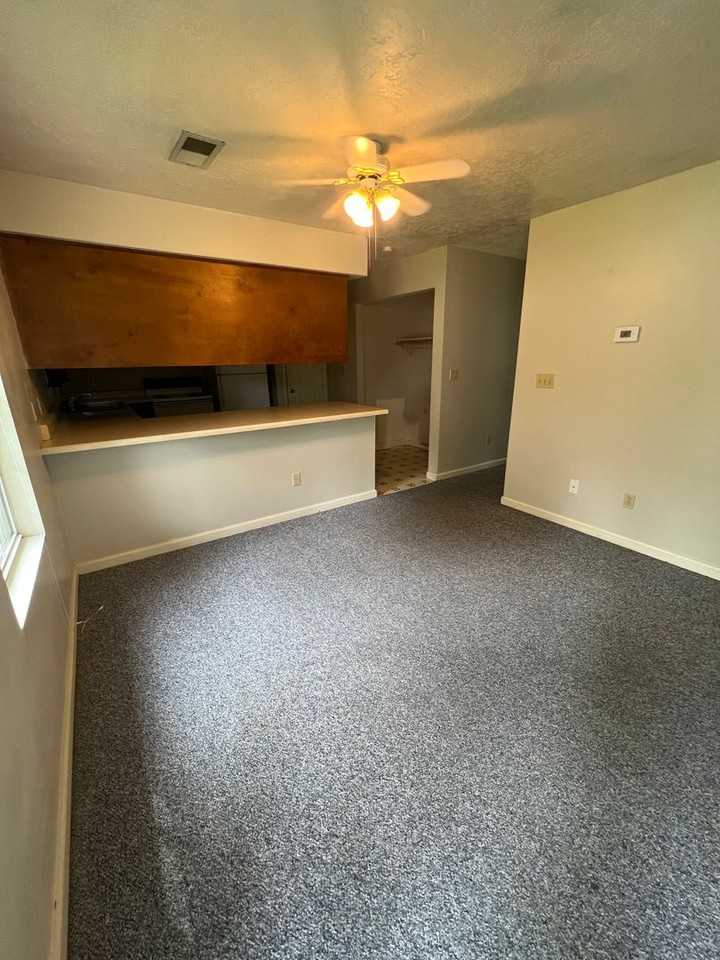 405 Fonville St Apt B - Photo 5 of 10