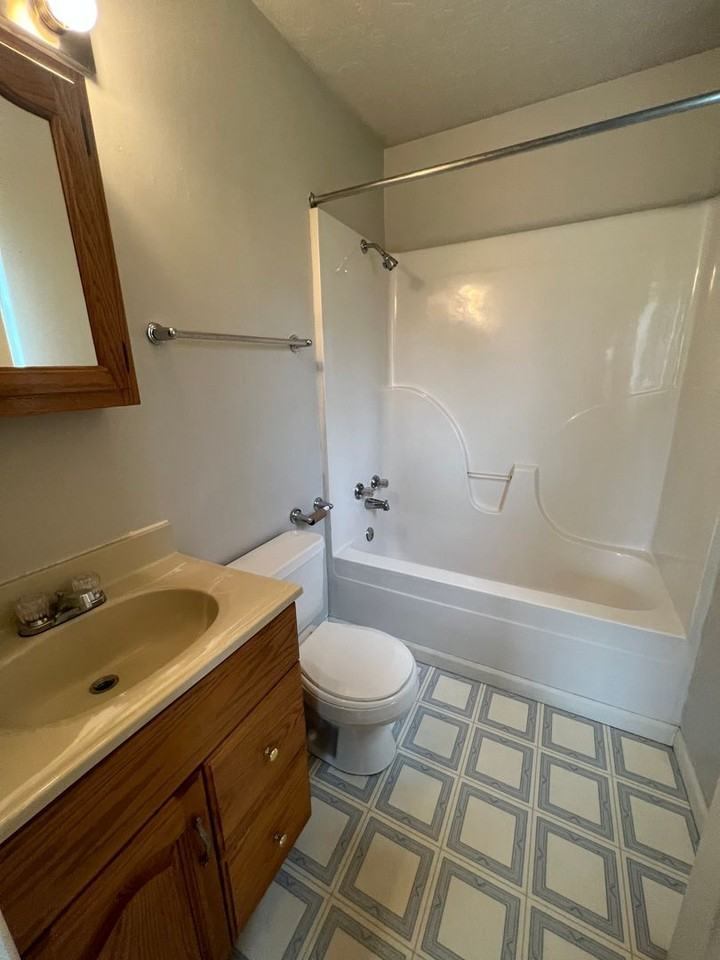 405 Fonville St Apt B - Photo 7 of 10