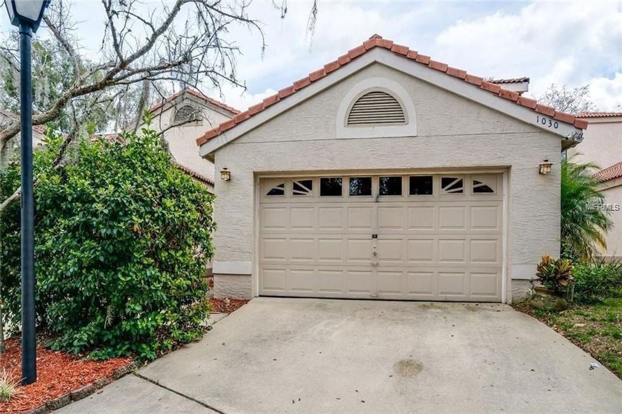 1030 Knoll Wood Ct - Photo 2 of 50