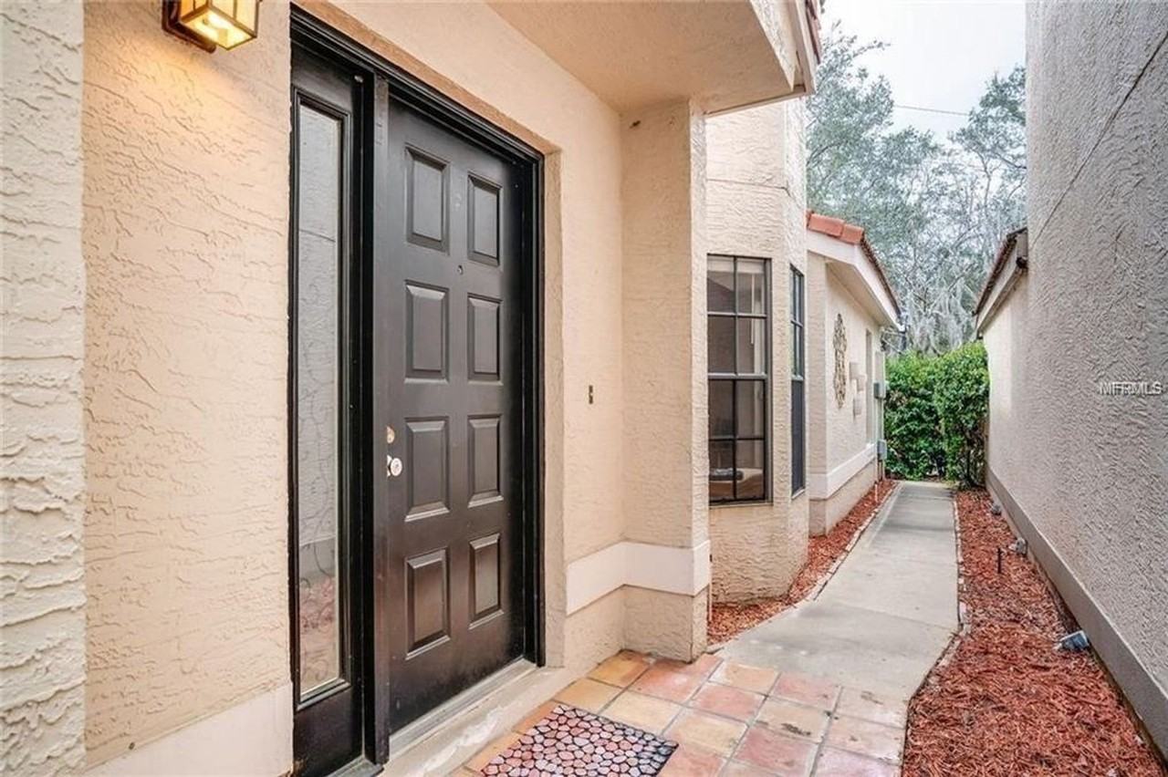 1030 Knoll Wood Ct - Photo 3 of 50