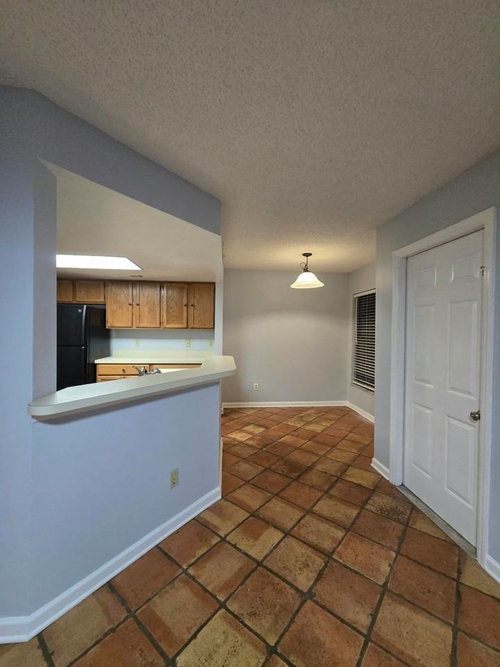 1030 Knoll Wood Ct - Photo 7 of 50
