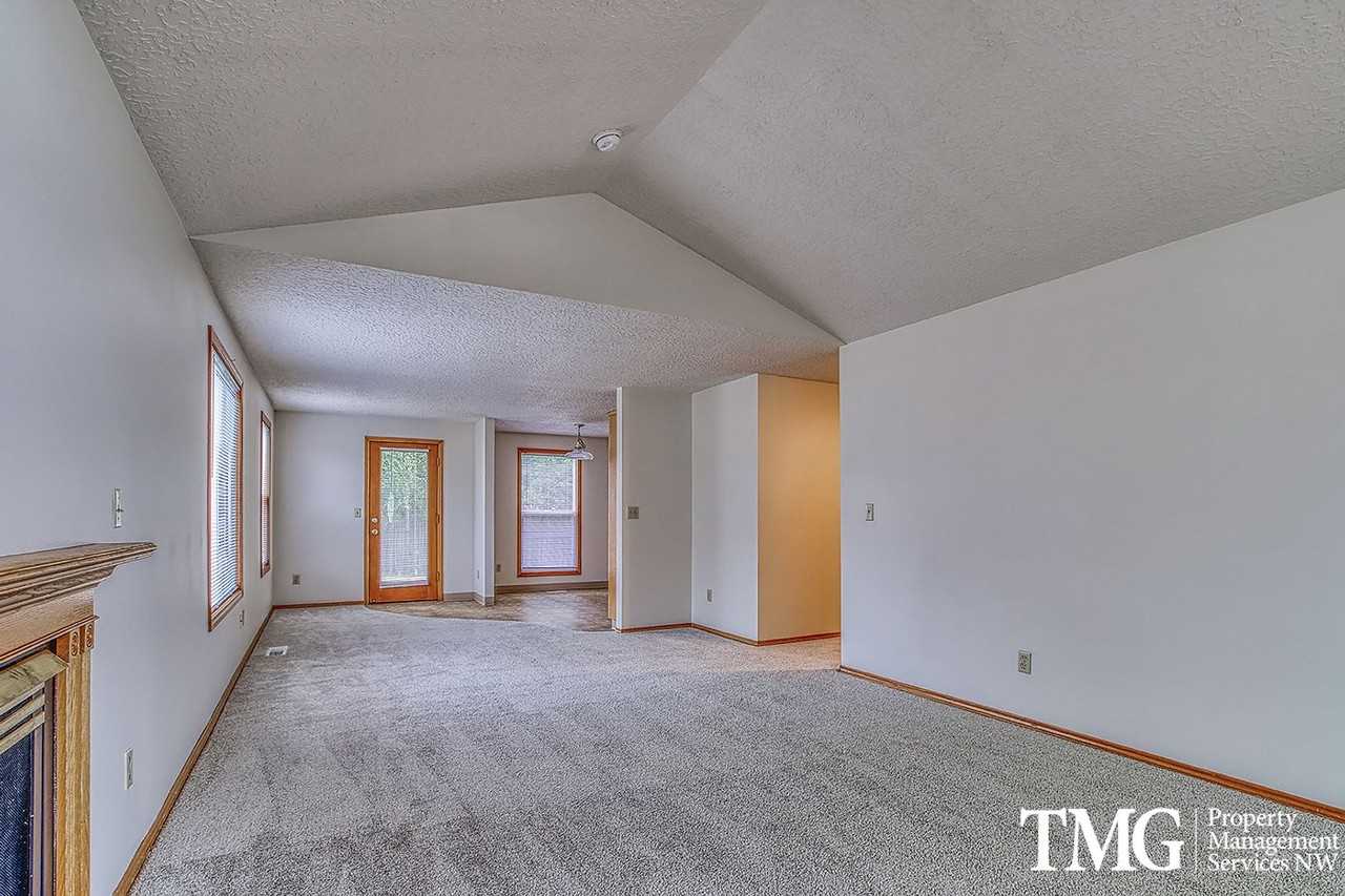 2611 Ne 99th Ave - Photo 2 of 30