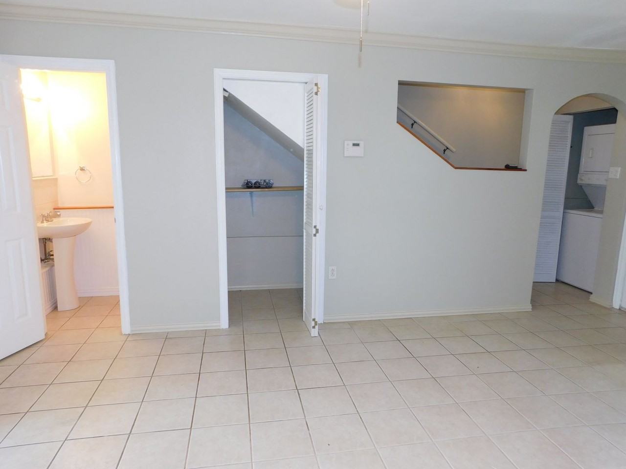 7322 Oak Manor Dr - Photo 3 of 17
