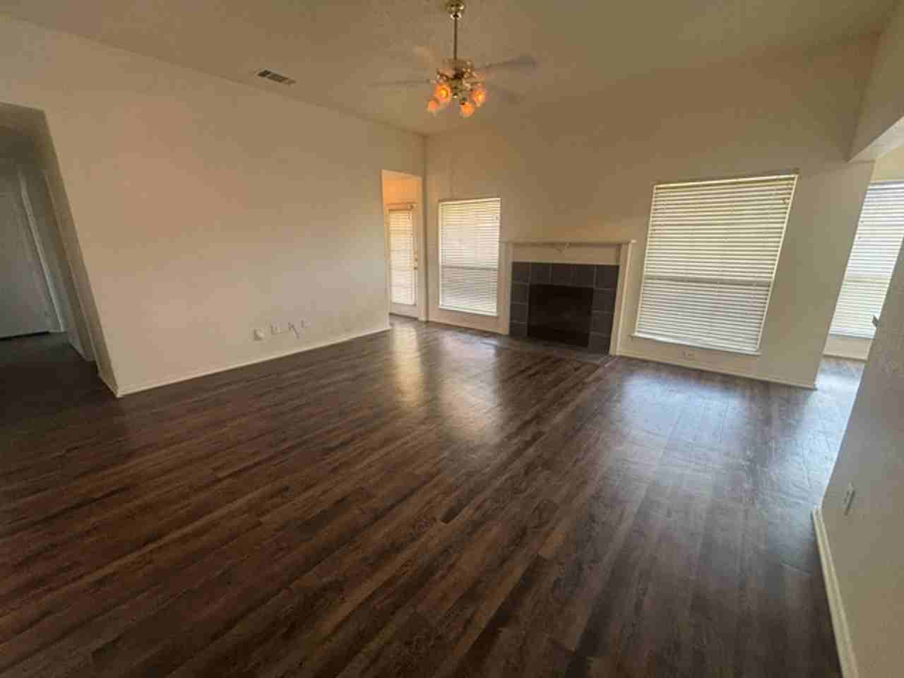 1024 Carlin Ln - Photo 4 of 29