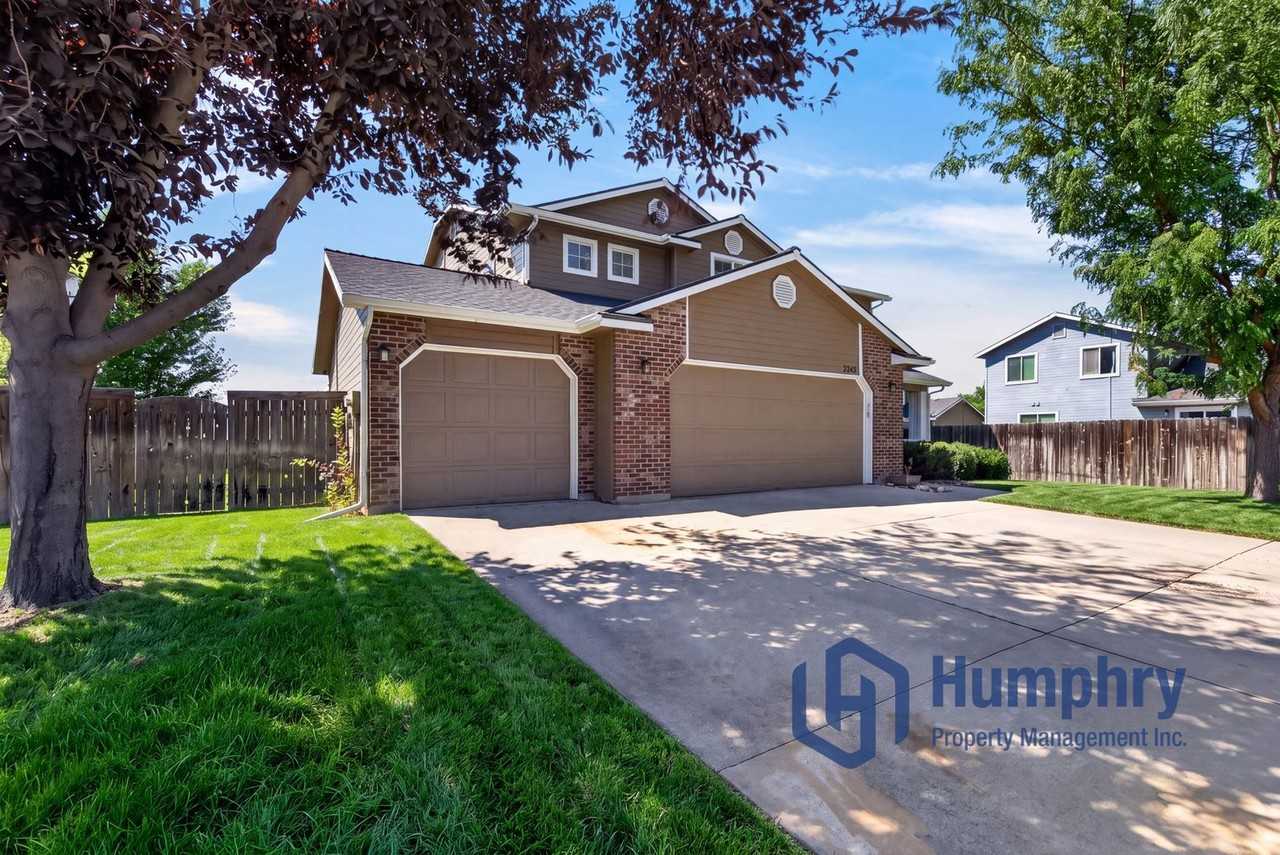 2243 N Cougar Way - Photo 4 of 47