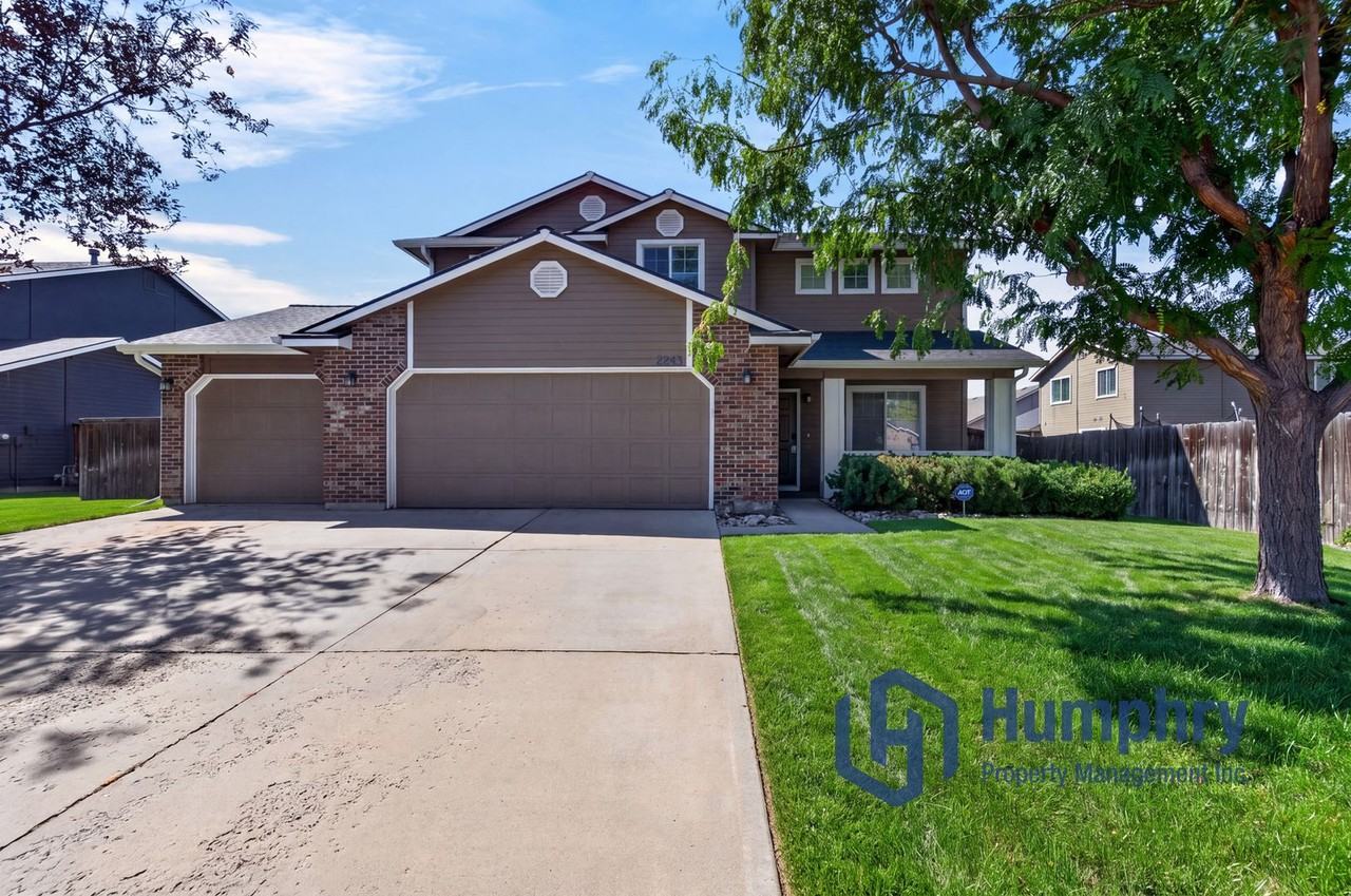2243 N Cougar Way - Photo 5 of 47