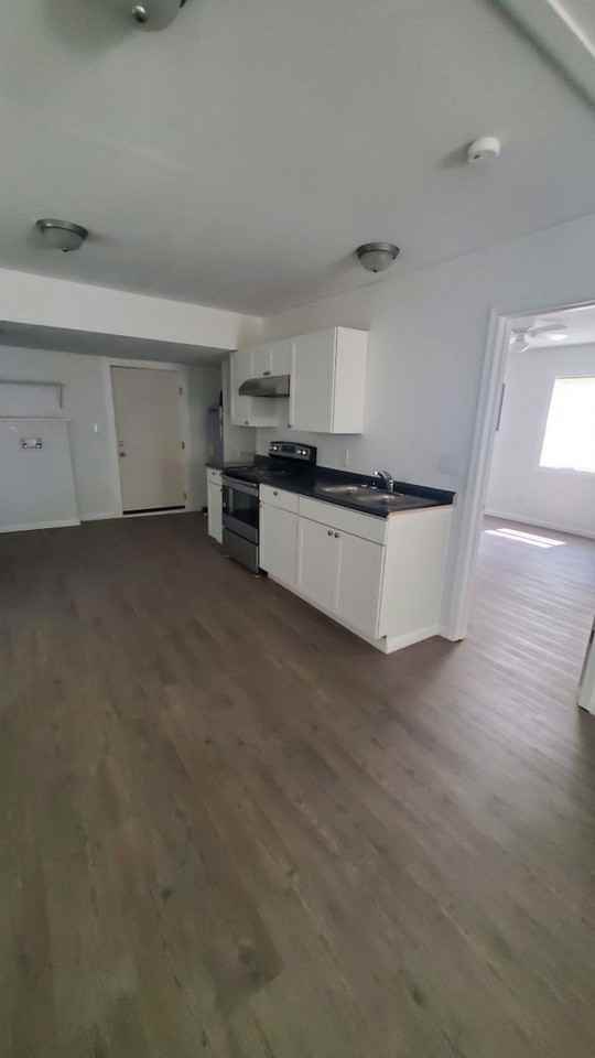 903 Locust St - Photo 2 of 9