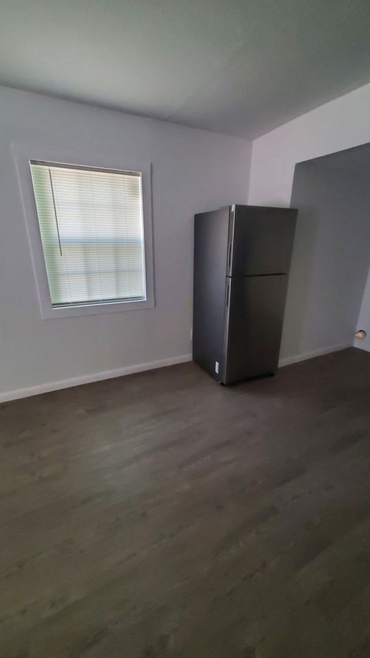 903 Locust St - Photo 3 of 9