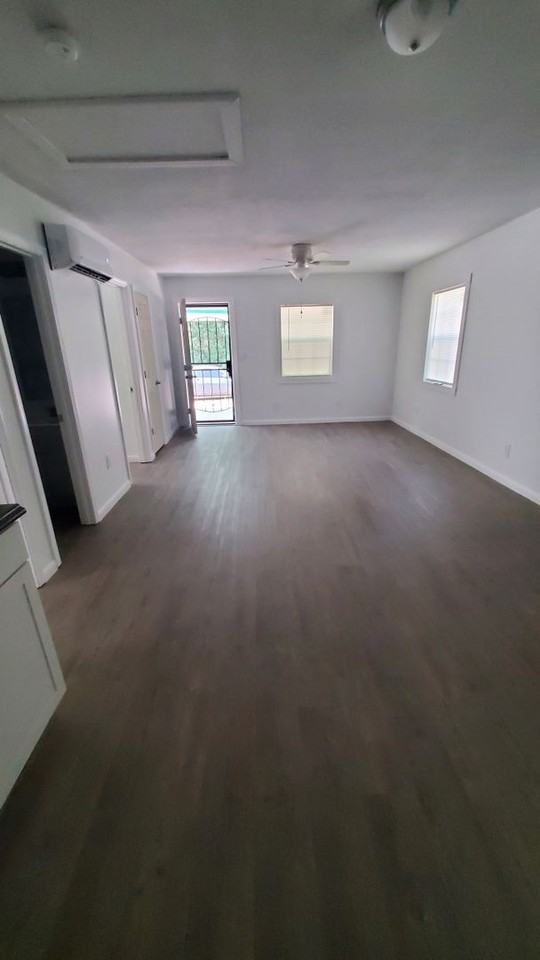 903 Locust St - Photo 4 of 9