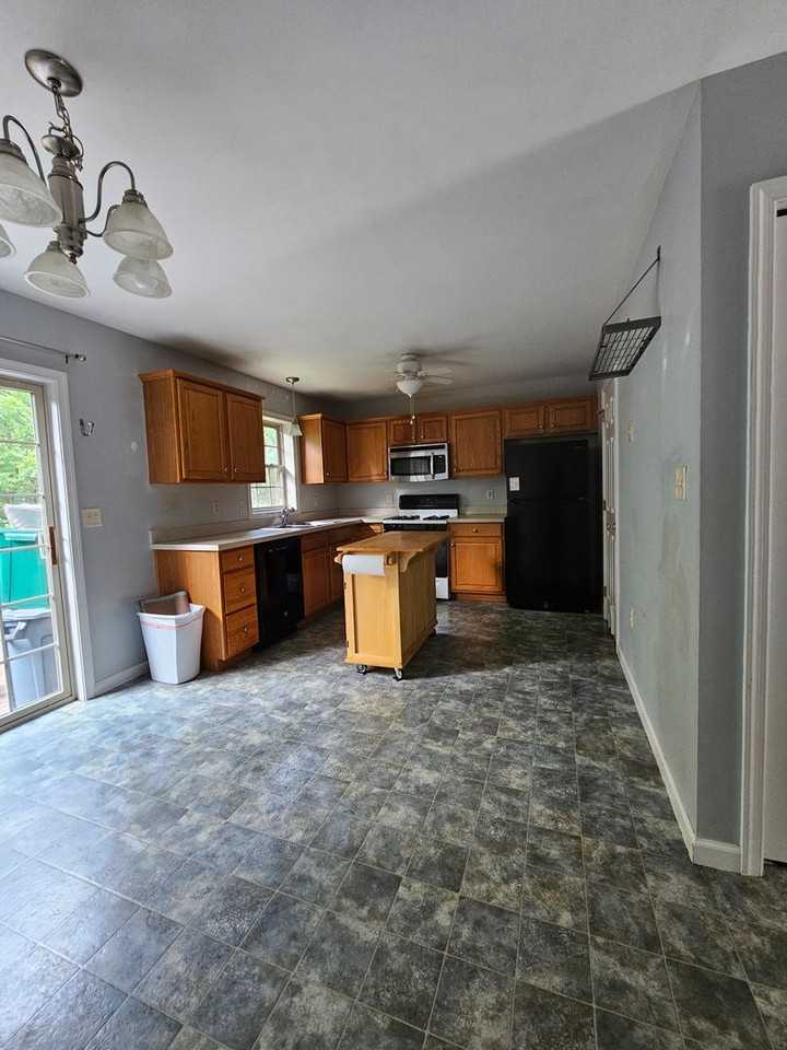 505 Indian Rock Cir - Photo 3 of 11