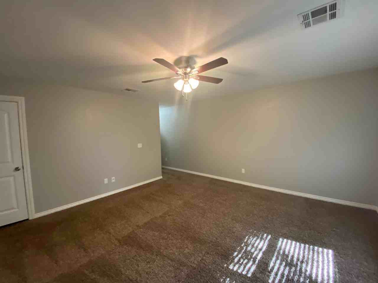 1812 Ne 135th St - Photo 5 of 22