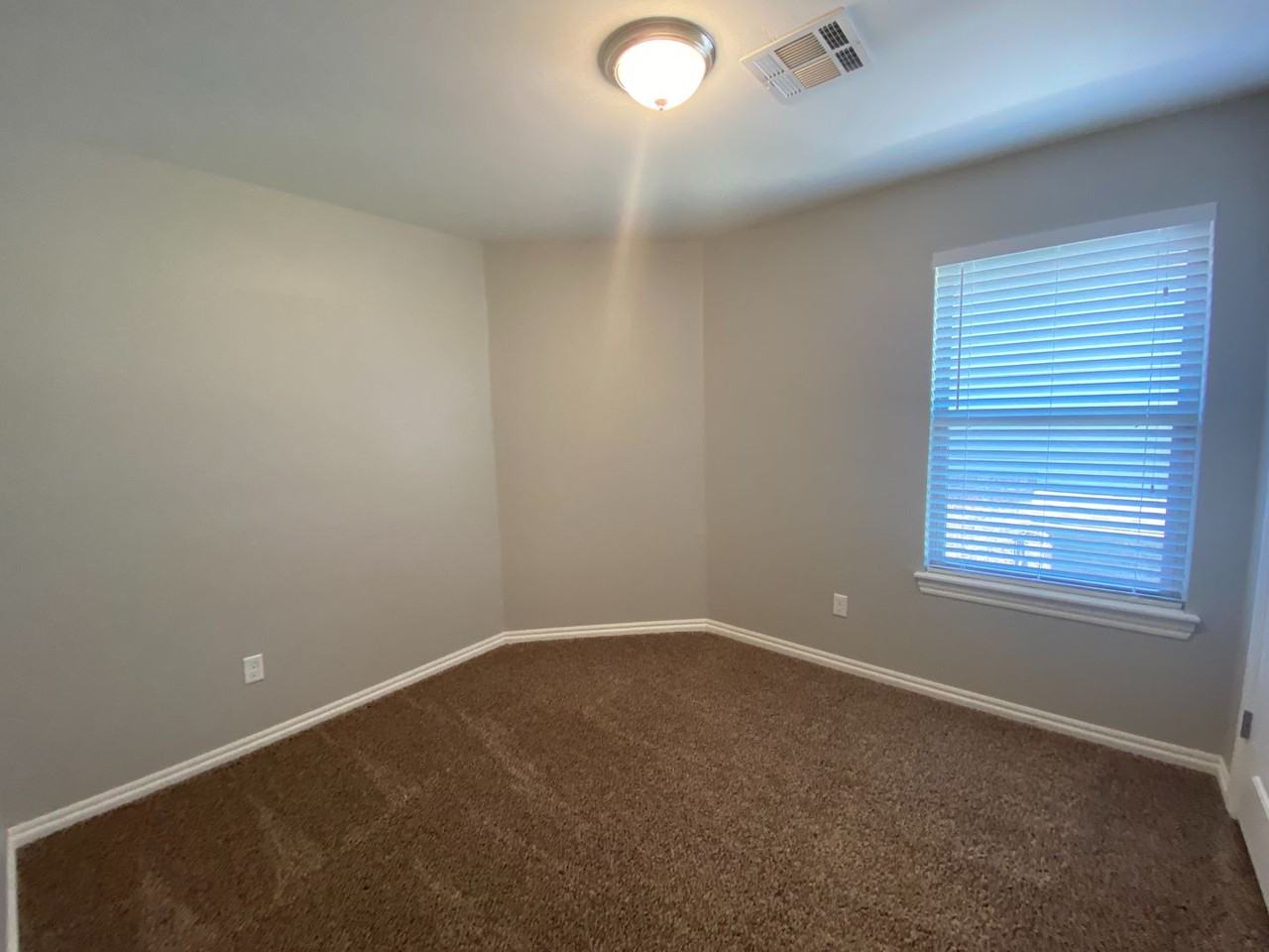1812 Ne 135th St - Photo 4 of 22