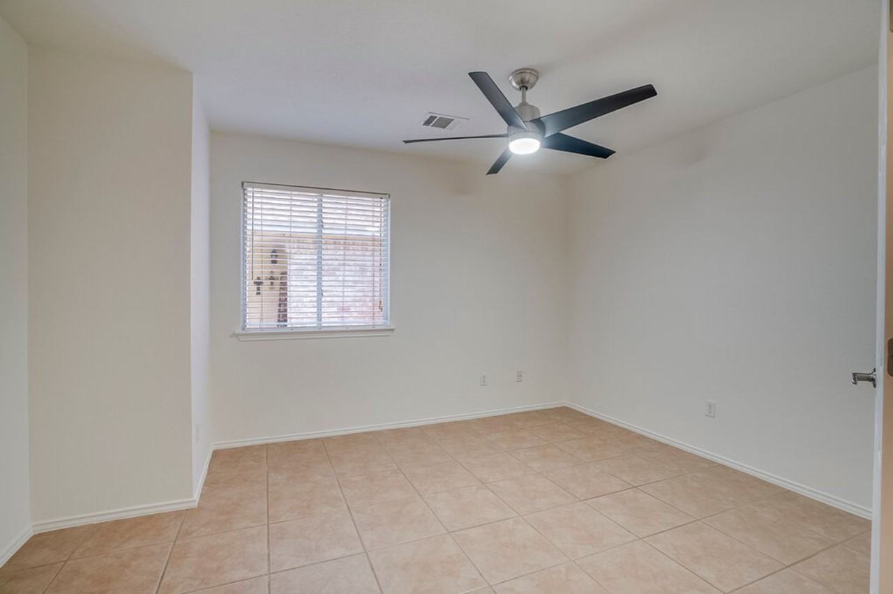 900 Fenway Park Ct - Photo 3 of 20