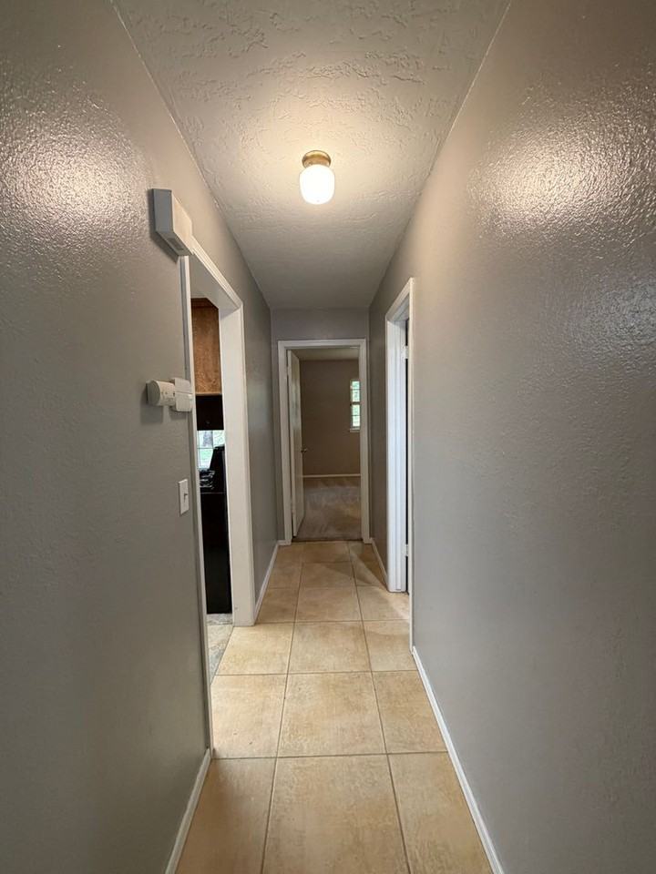 11404 N Ann Arbor Ave - Photo 3 of 38