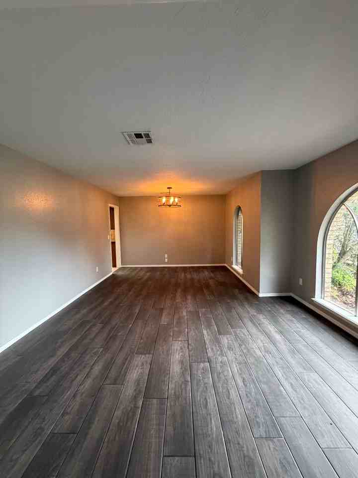 11404 N Ann Arbor Ave - Photo 5 of 38