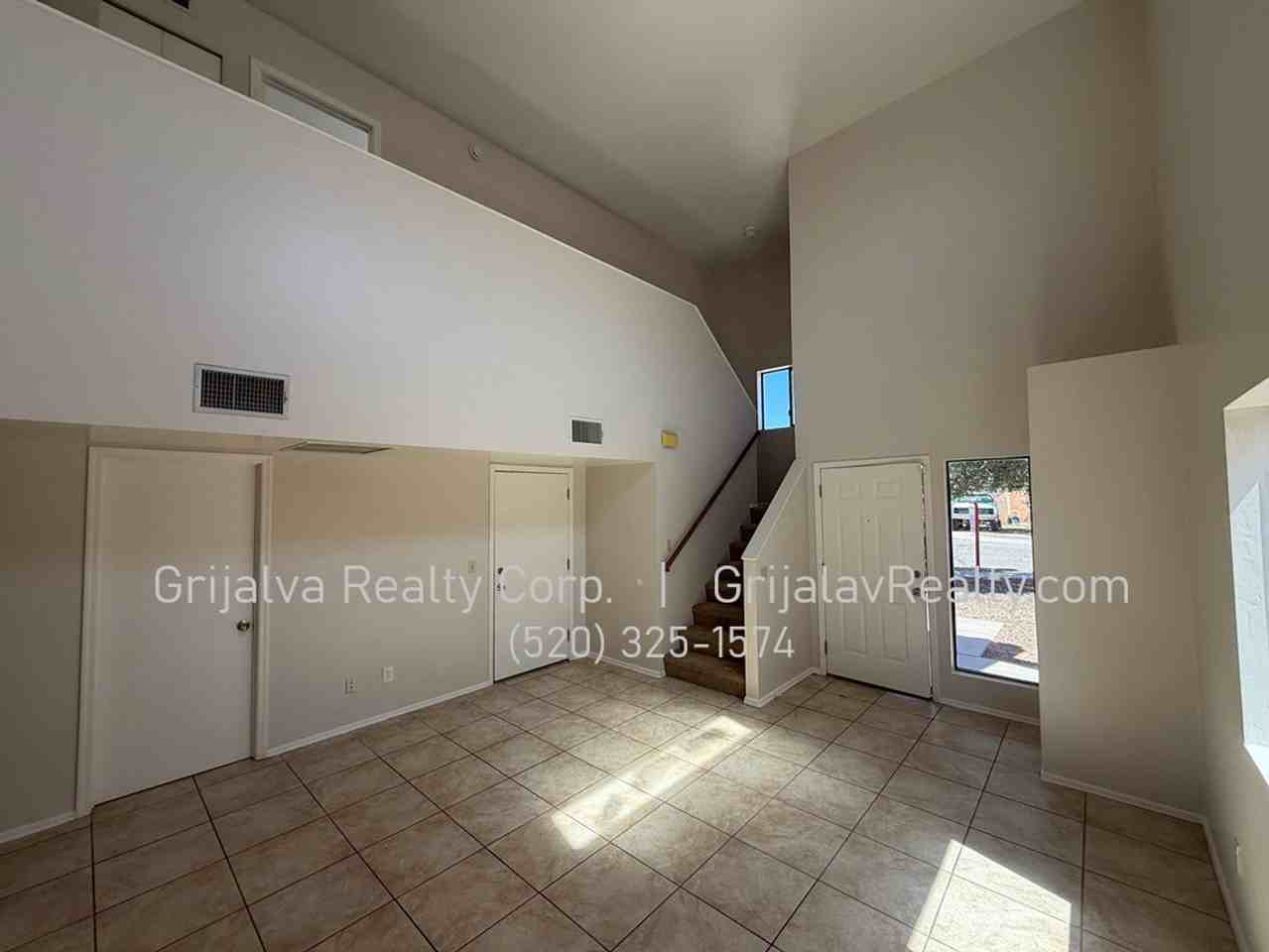 1634 E Calle Grandiosa - Photo 3 of 17