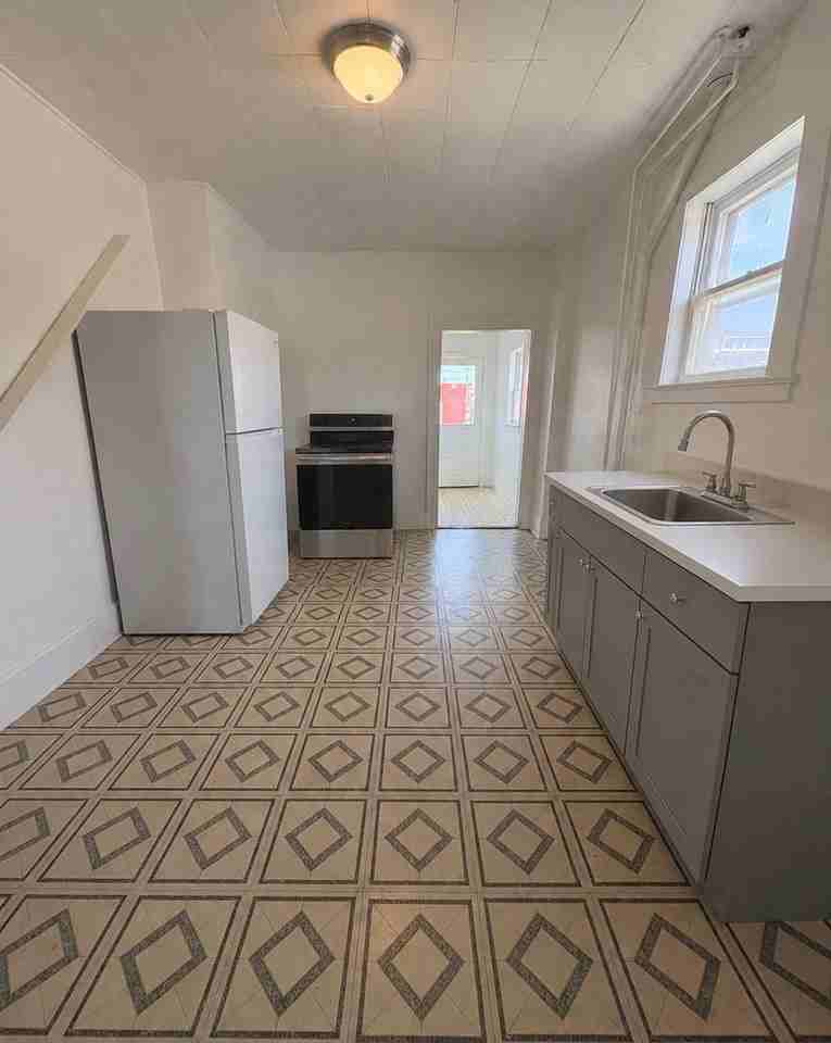 1701 W Philadelphia St #1 - Photo 4 of 7