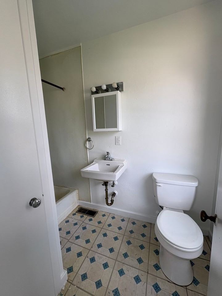 1701 W Philadelphia St #1 - Photo 6 of 7