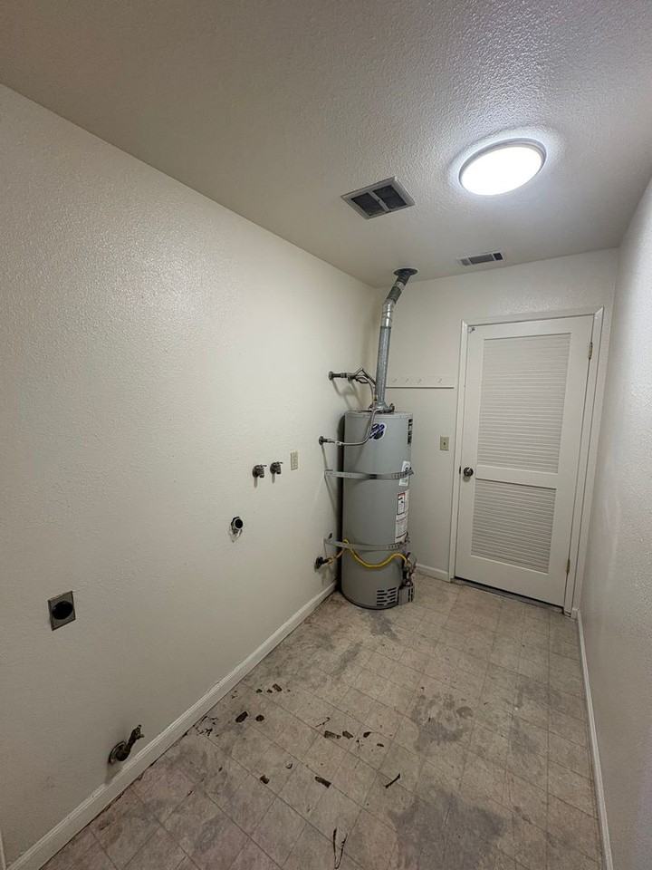 947 W Seeger Ave - Photo 4 of 34