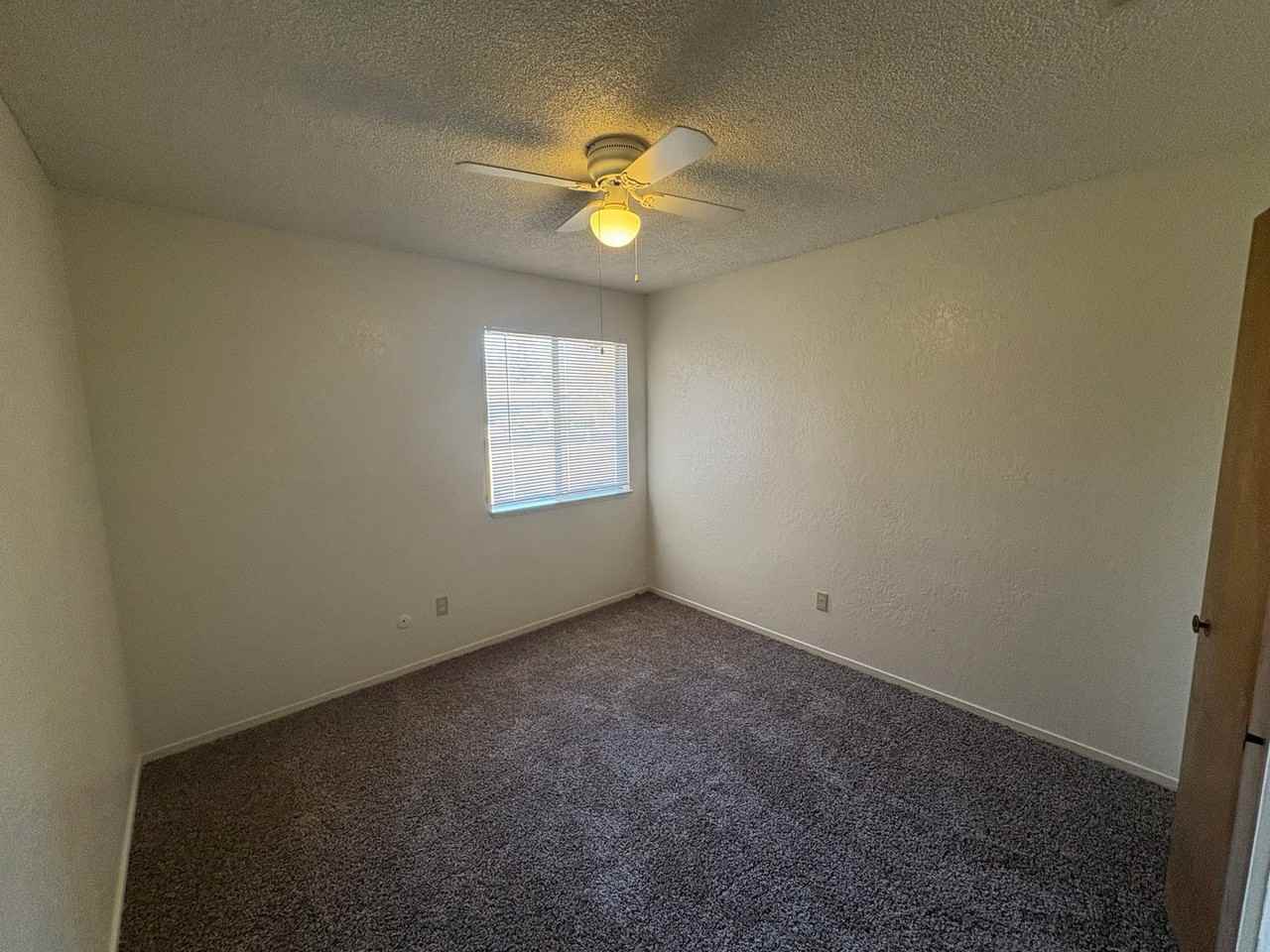 947 W Seeger Ave - Photo 7 of 34
