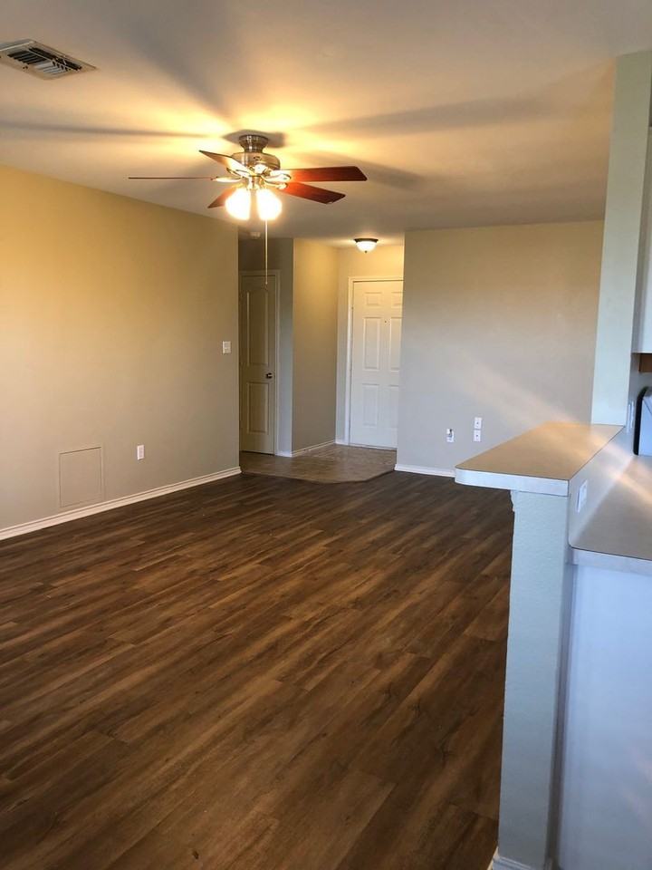 317 Clydesdale Ln - Photo 2 of 17