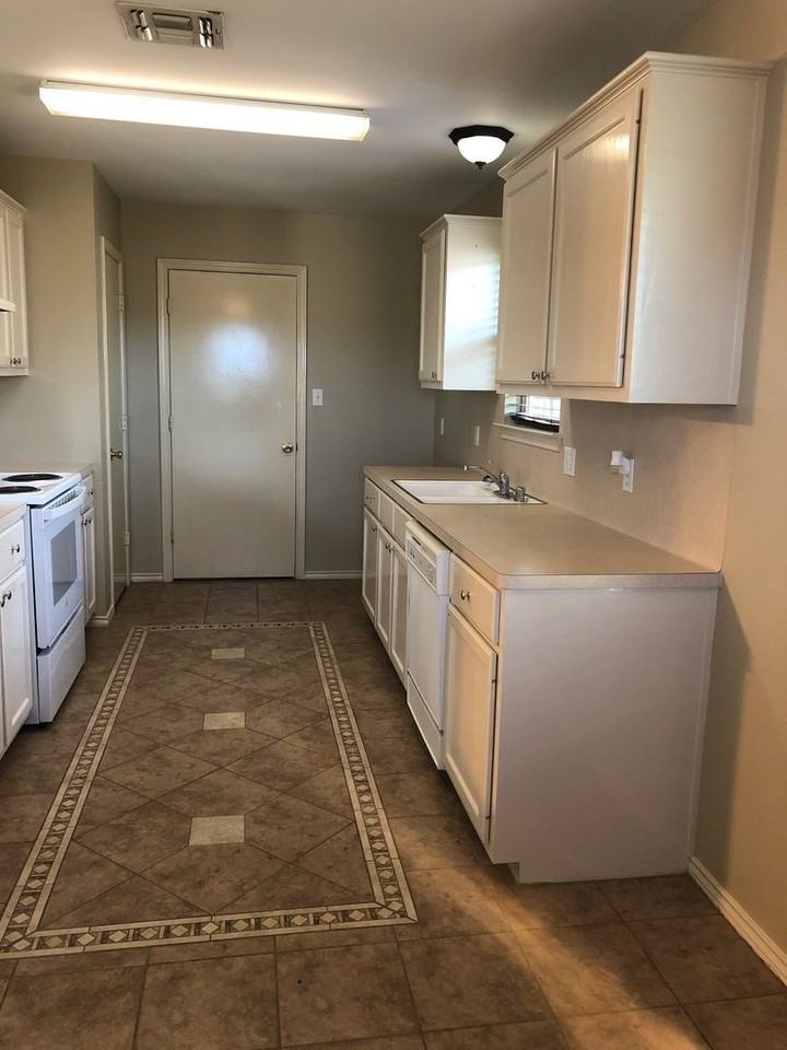 317 Clydesdale Ln - Photo 3 of 17