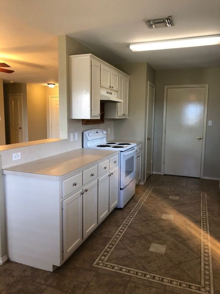 317 Clydesdale Ln - Photo 4 of 17