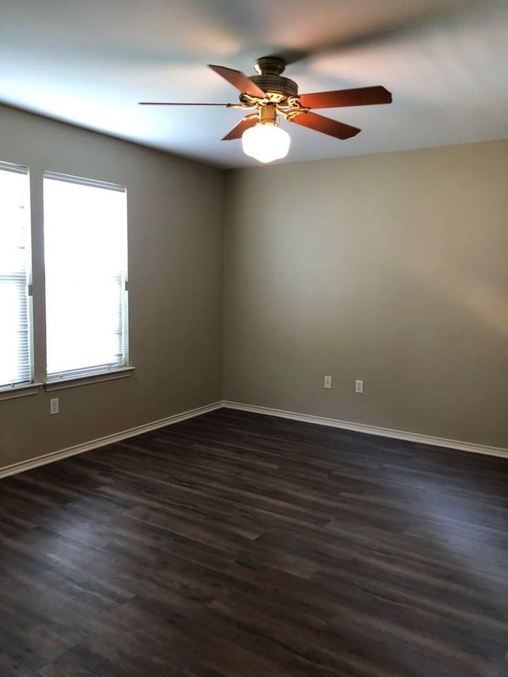 317 Clydesdale Ln - Photo 5 of 17