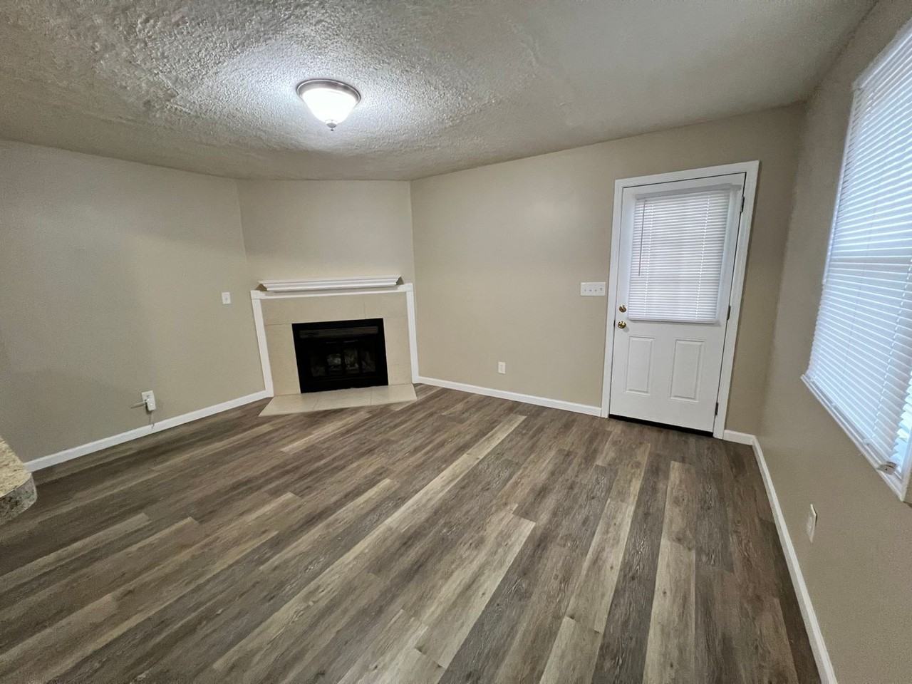 349 Knollwood Cir - Photo 2 of 9