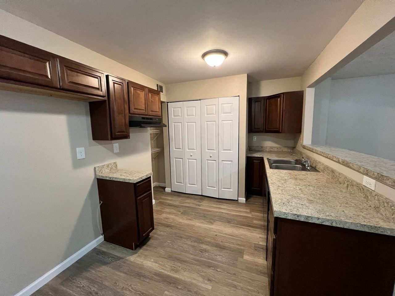 349 Knollwood Cir - Photo 3 of 9