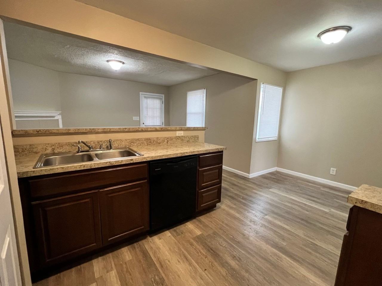 349 Knollwood Cir - Photo 4 of 9
