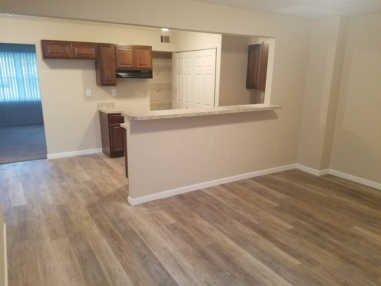 349 Knollwood Cir - Photo 5 of 9