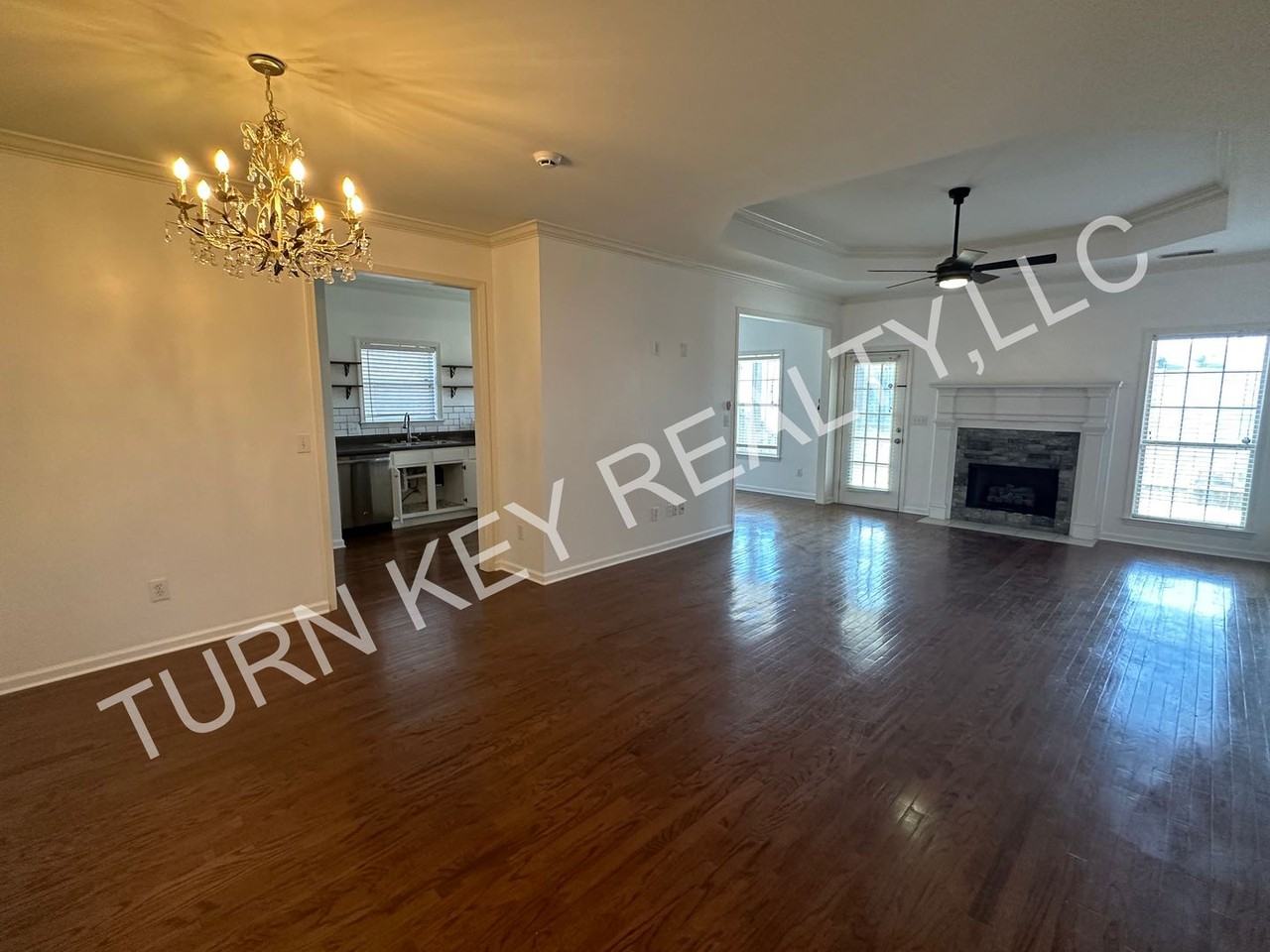 264 Springdale Dr - Photo 2 of 10