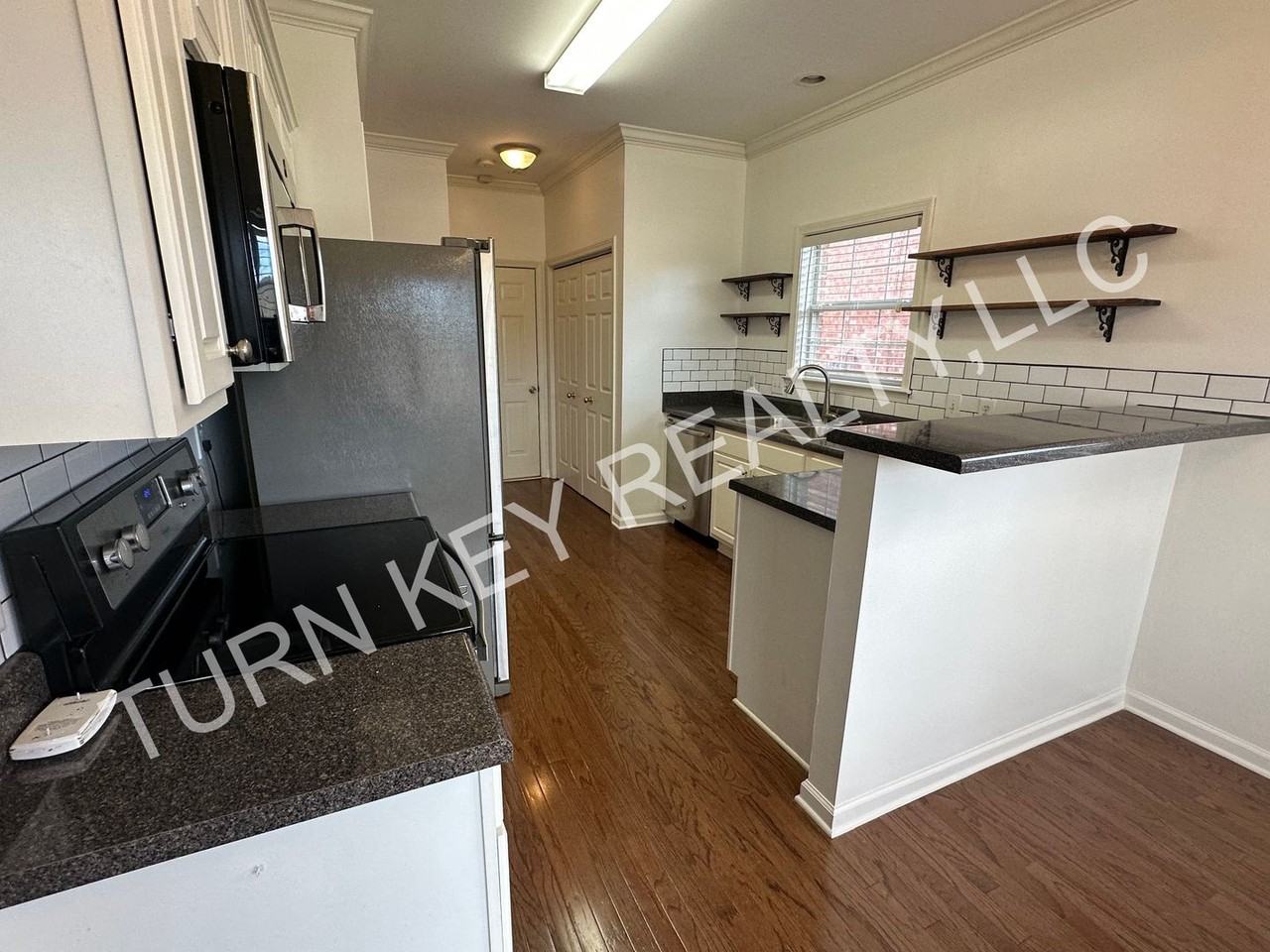264 Springdale Dr - Photo 4 of 10