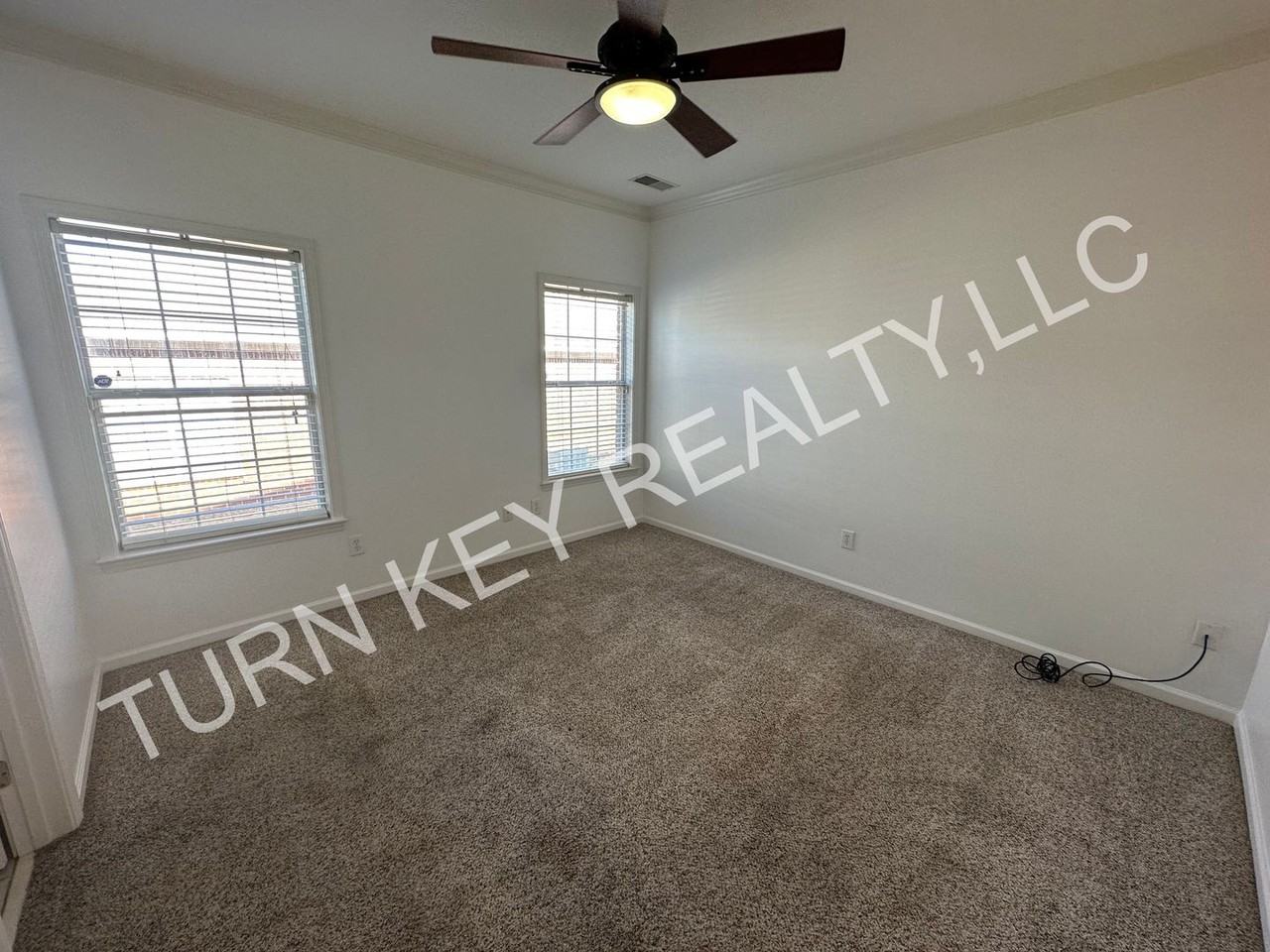 264 Springdale Dr - Photo 5 of 10