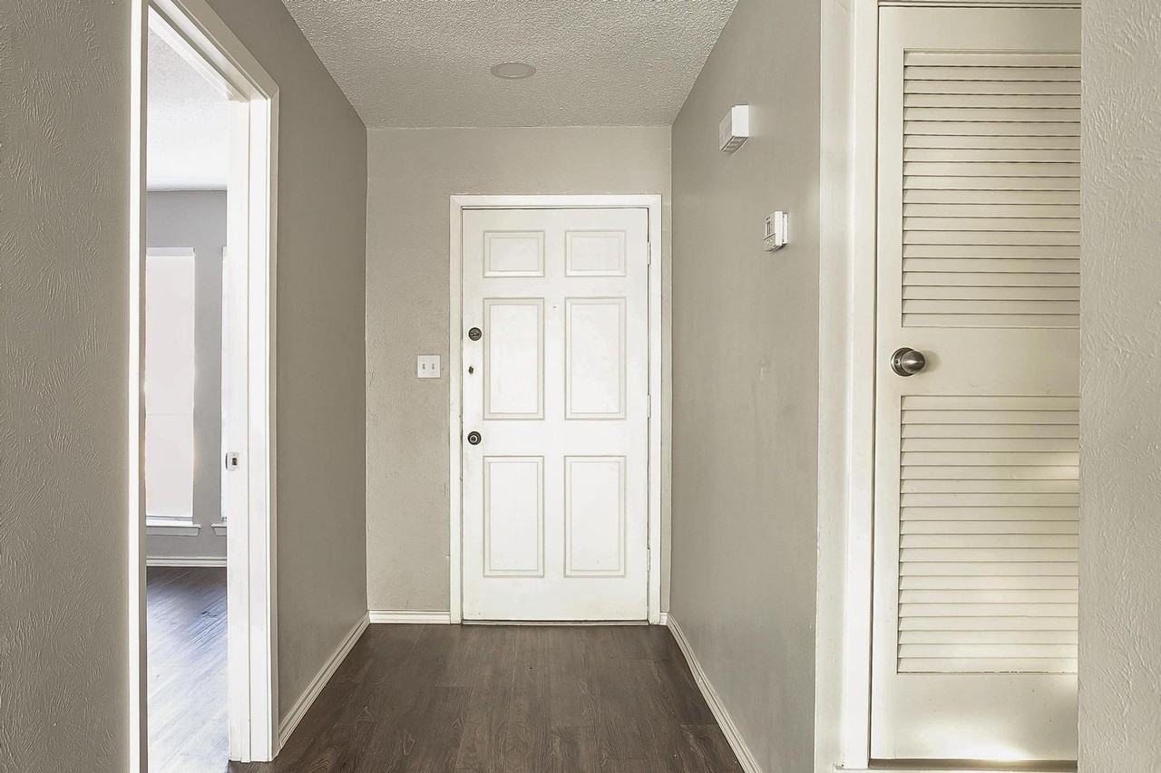 4409 Altamesa Blvd - Photo 4 of 23