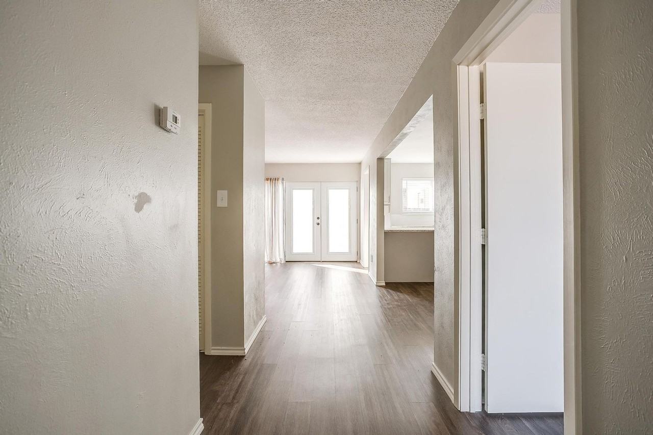 4409 Altamesa Blvd - Photo 5 of 23