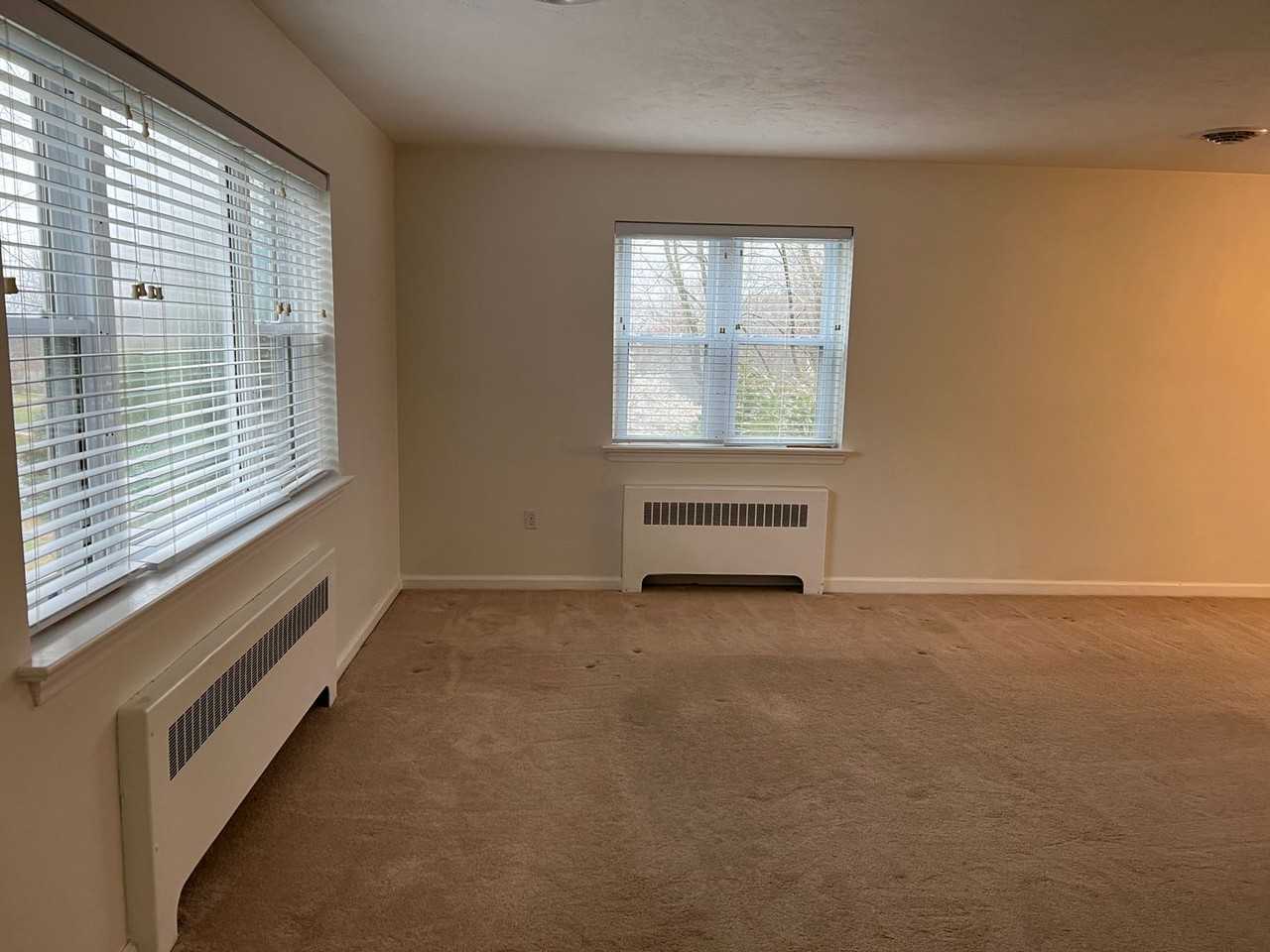 405 Hemlock Dr Se - Photo 2 of 21