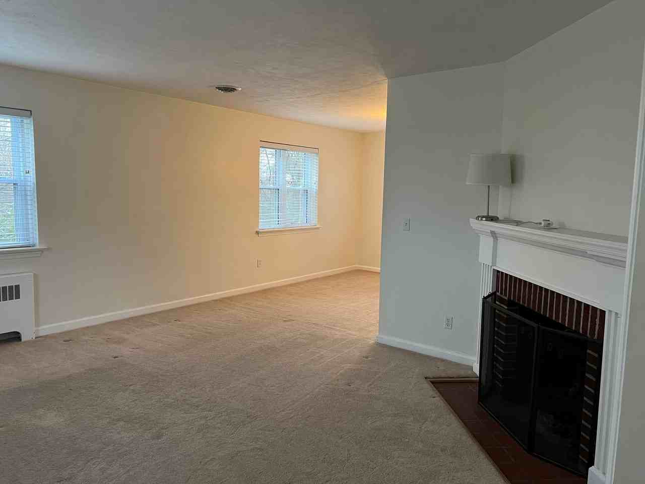 405 Hemlock Dr Se - Photo 3 of 21