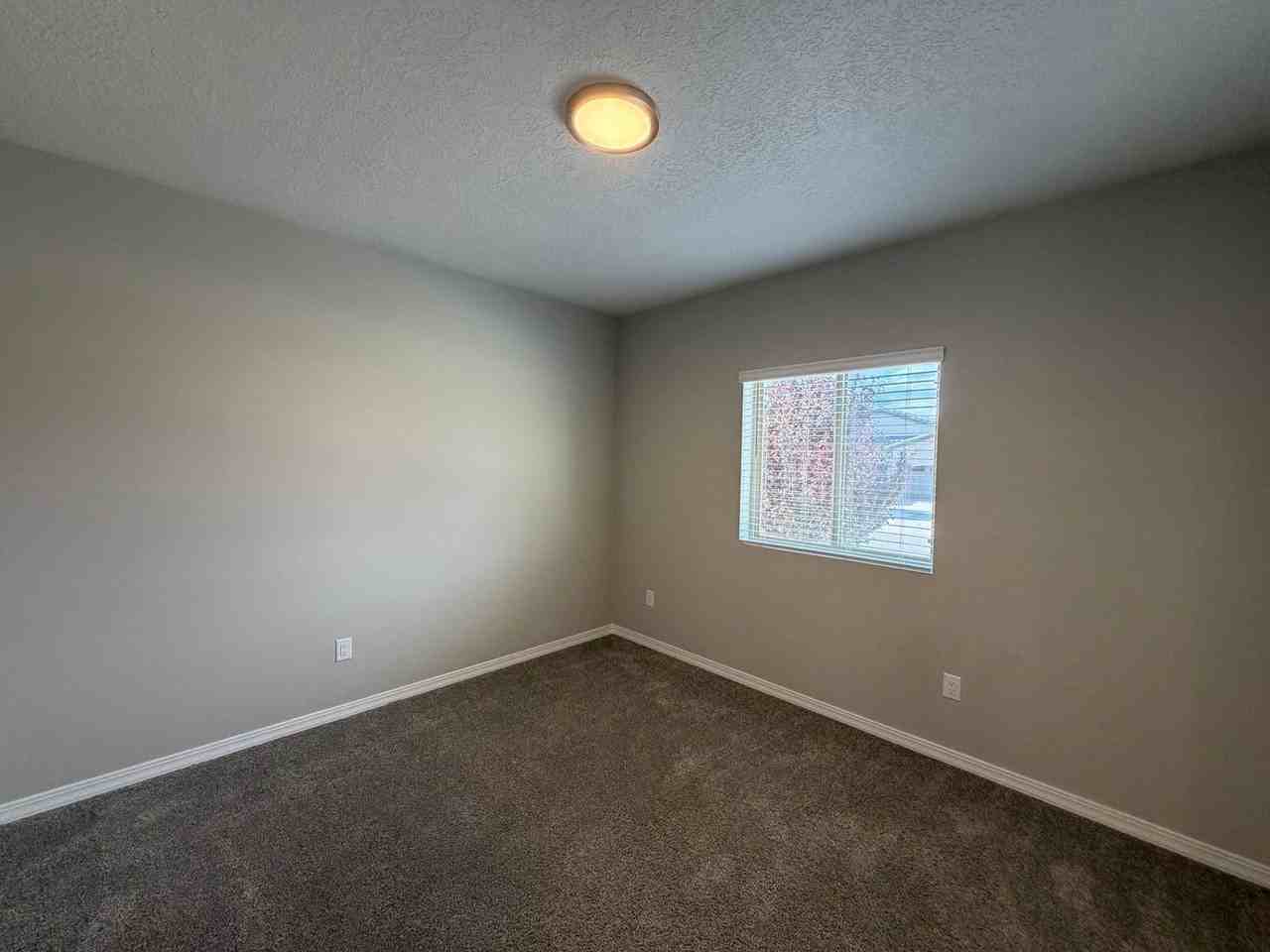 3969 Kodiak Rd Ne - Photo 6 of 41