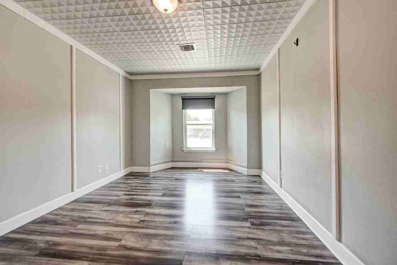 773 Sw 2nd St - Photo 3 of 27