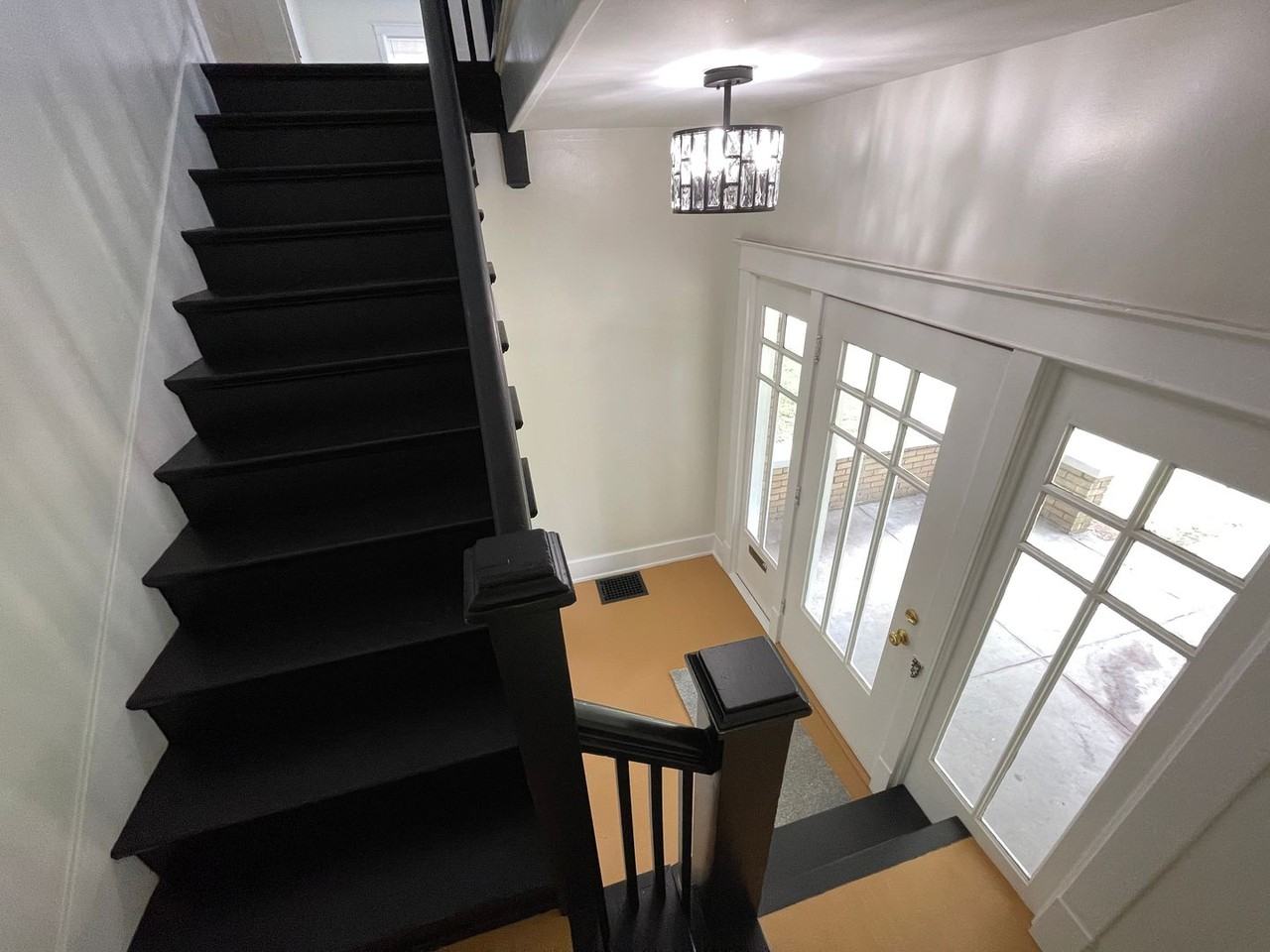 1320 Main St - Photo 6 of 26