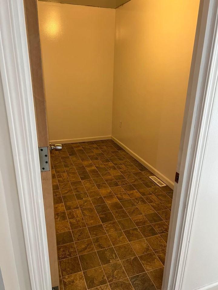 121 7th Ave Se - Photo 5 of 16