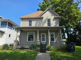 featured image of 305 E Bowman St