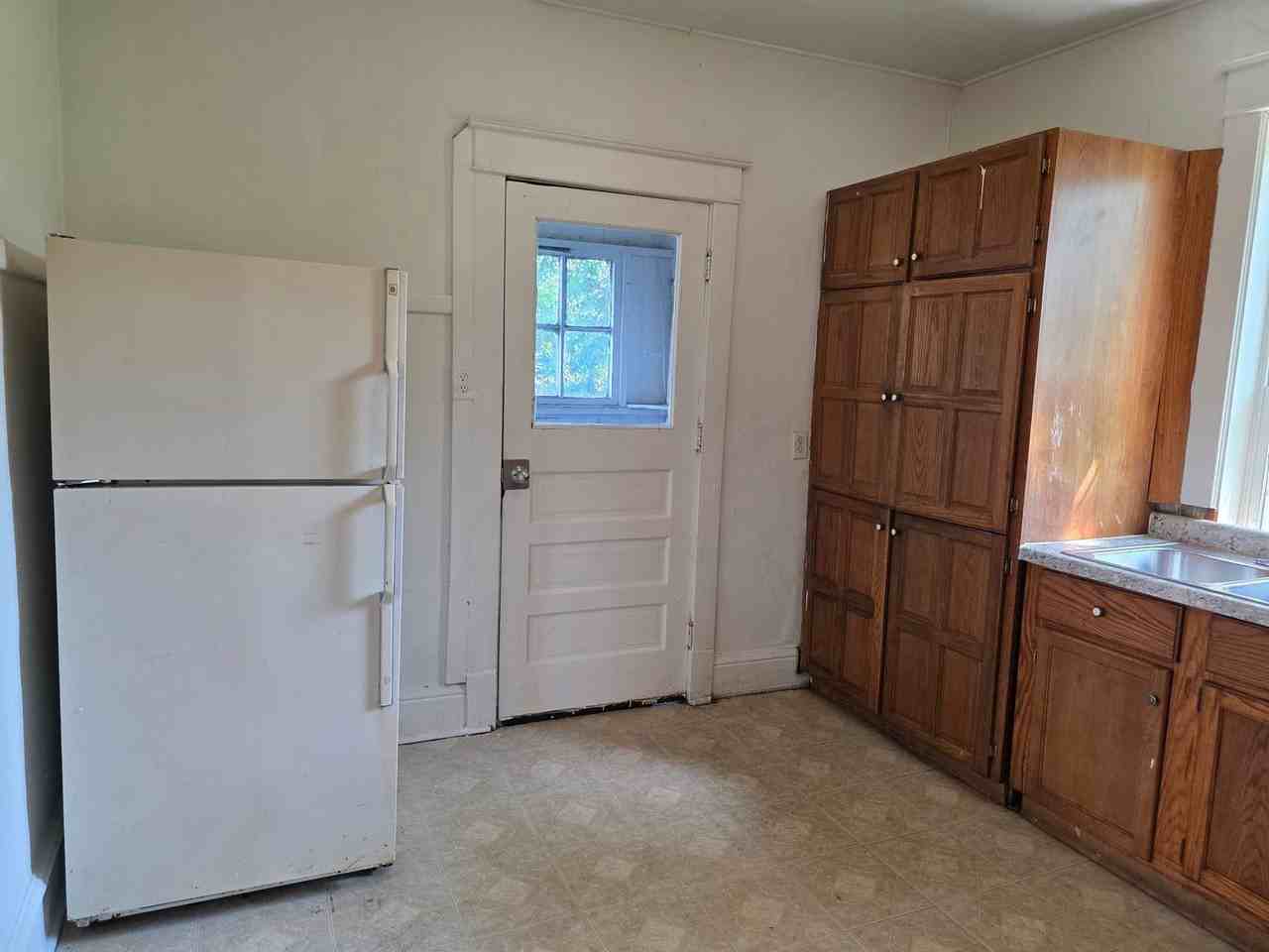 305 E Bowman St - Photo 3 of 16