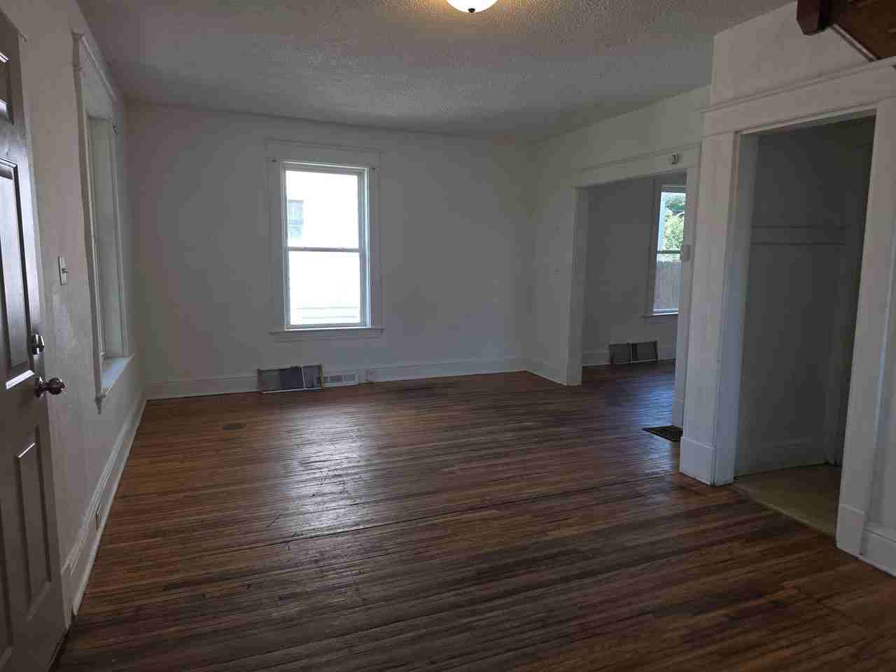 305 E Bowman St - Photo 4 of 16