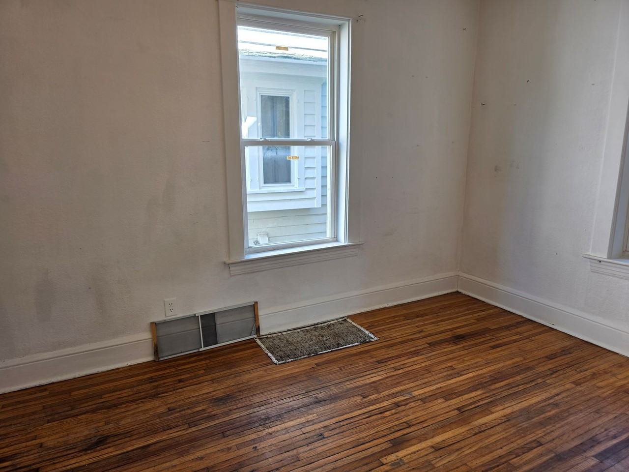305 E Bowman St - Photo 6 of 16