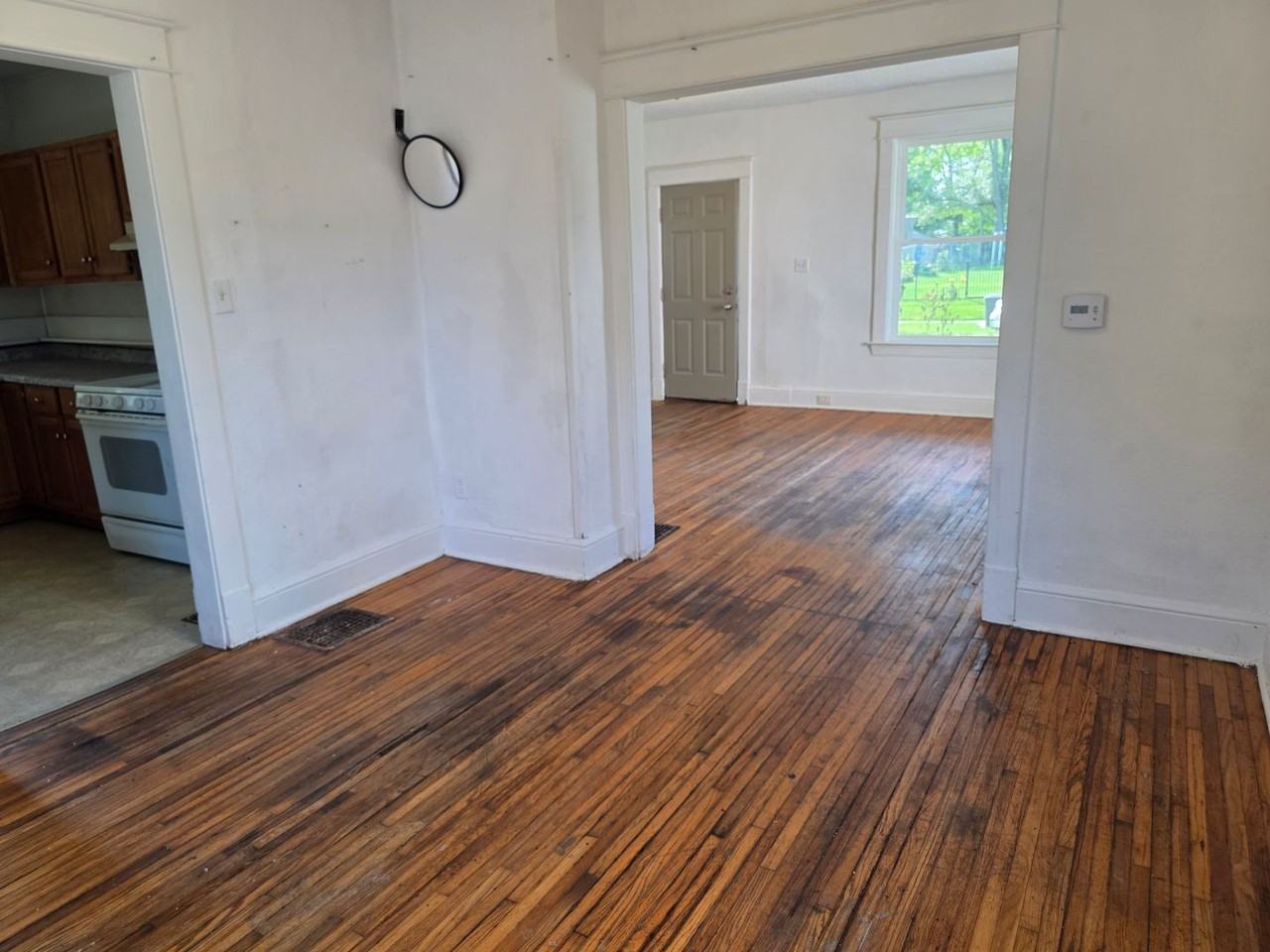 305 E Bowman St - Photo 7 of 16
