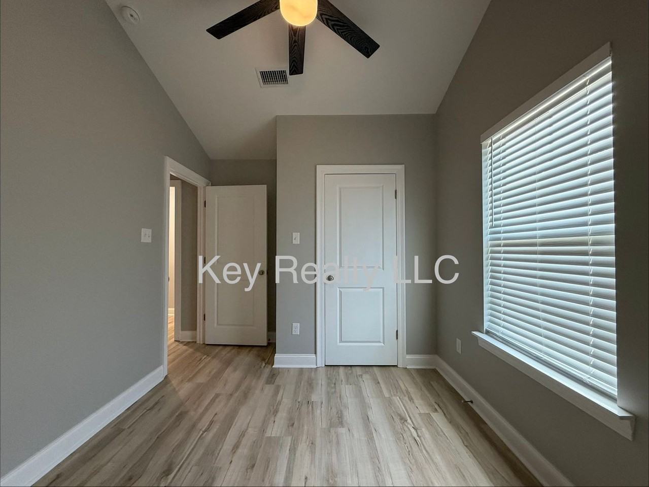 3211 Stimson Ave - Photo 7 of 12