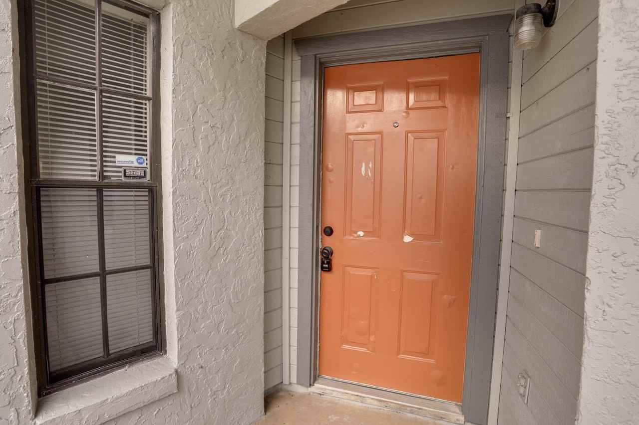 370 Springdale Dr - Photo 3 of 19